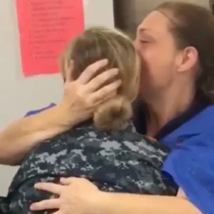 Sailor surprises mom with coffee order after year apart